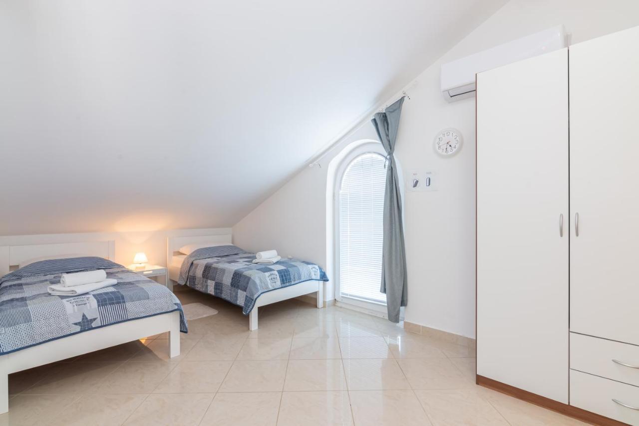 Apartment Mimoza 5, Baska, Krk Extérieur photo
