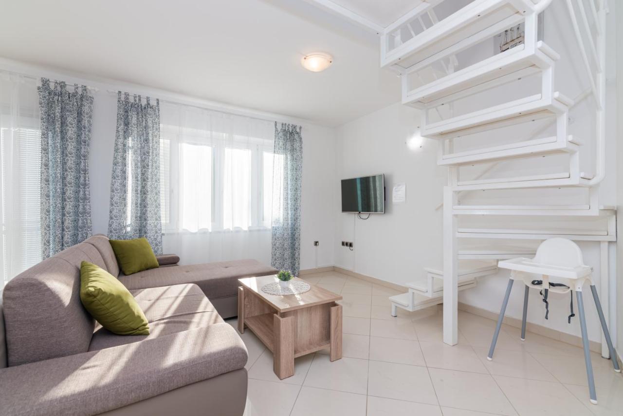 Apartment Mimoza 5, Baska, Krk Extérieur photo