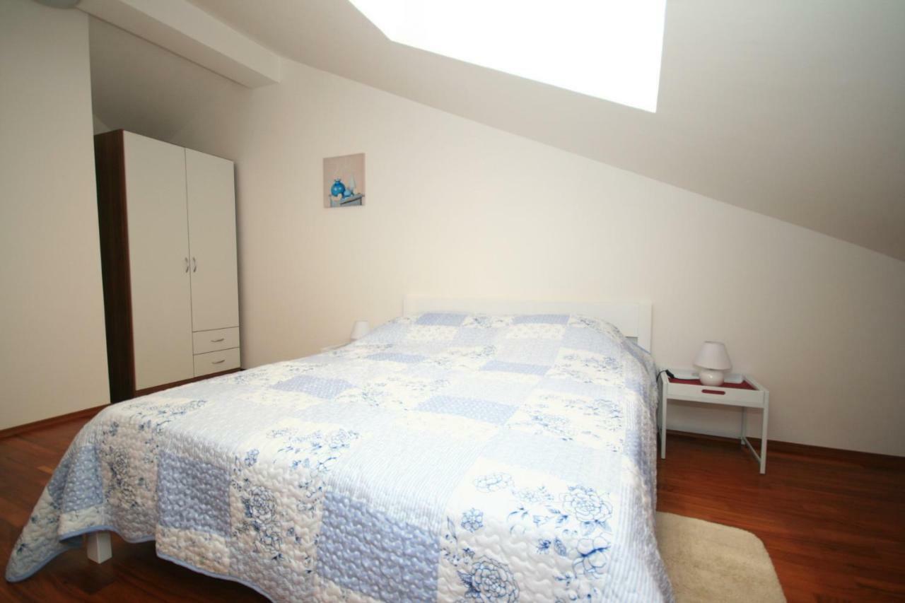 Apartment Mimoza 5, Baska, Krk Extérieur photo