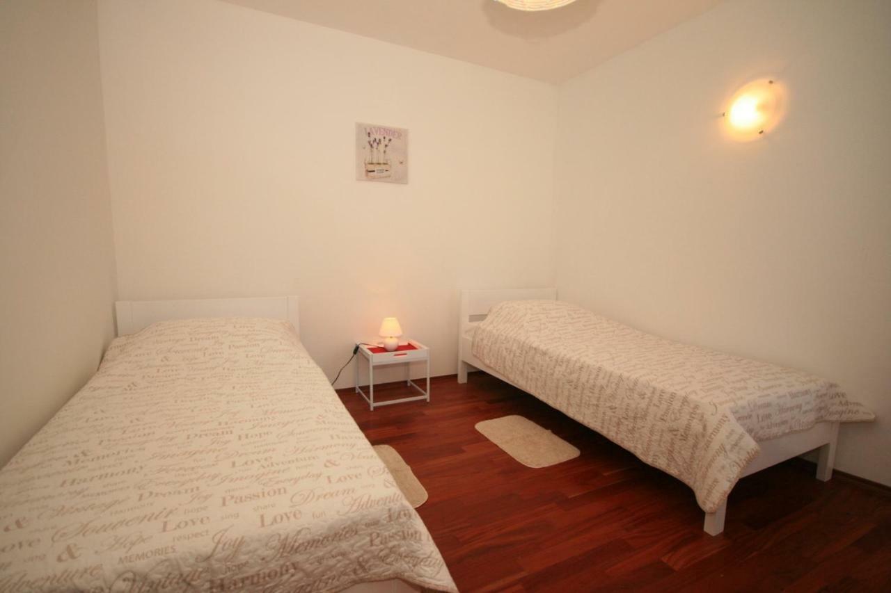 Apartment Mimoza 5, Baska, Krk Extérieur photo