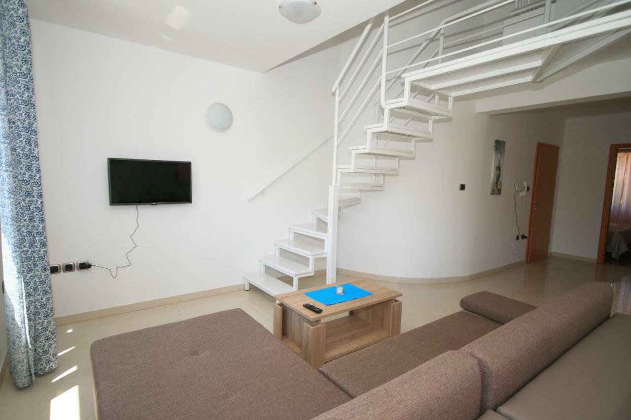 Apartment Mimoza 5, Baska, Krk Extérieur photo