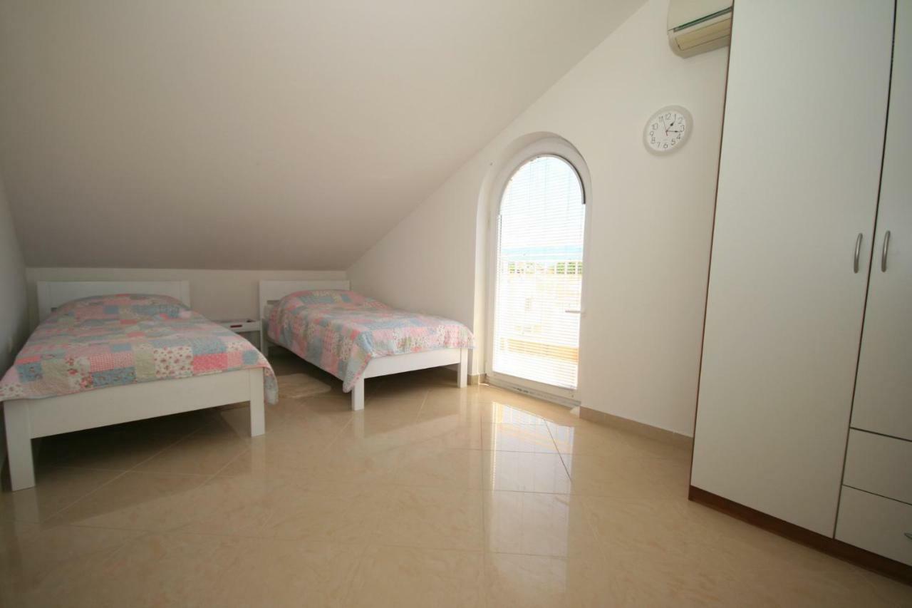 Apartment Mimoza 5, Baska, Krk Extérieur photo